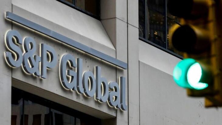 Az S&P Global szerint továbbra is érdemes befektetni Magyarországra, az államadósság-besorolásunk maradt a bóvli fölött