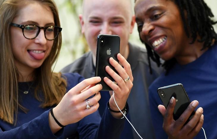 Nagy iPhone, nagy áremelkedés, szenvednek a magyar részvények