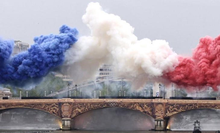A francia trikolór sok alakzatban is megjelenhet
