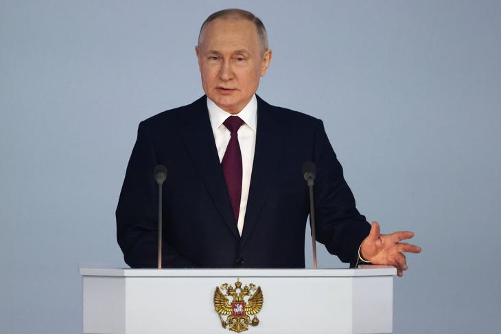 Az orosz elnök szerint a Nyugat célja feloszlatni az egykori Szovjetuniót és annak fő részét, Oroszországot. Fotó: MTI/AP/Pool/Kreml/Szergej Karpuhin