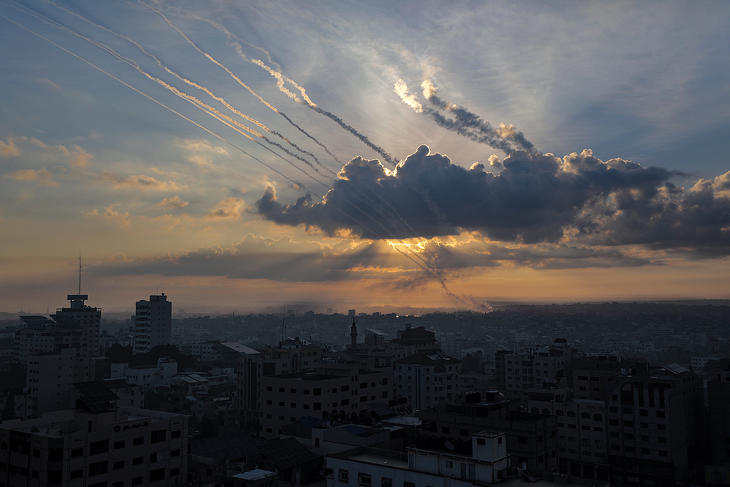 Nagyságrendekkel több rakétát lőtt ki néhány óra leforgása alatt a Hamász, mint bármikor korábban, ez ellen már a Vaskupola sem nyújtott védelmet. Fotó: MTI/EPA/Mohamed Szaber