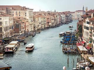 Öt eurós belépőt kell majd fizetni Velencében a turistáknak