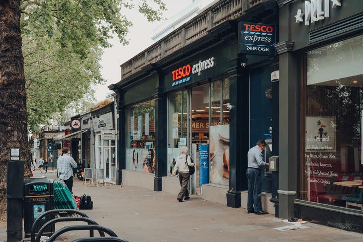 A britek is meghúzzák már a nadrágszíjat