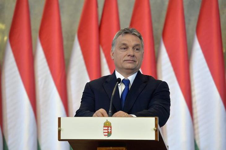 Orbán felforgatná az alkotmányt