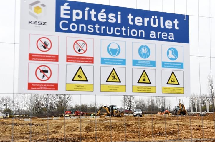 Dübörög az építőipar 