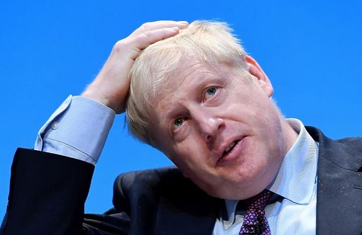 Juncker odasózott Johnsonnak