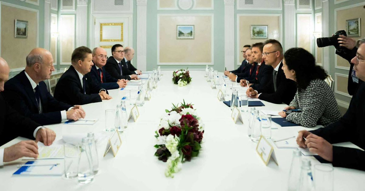 Szijjártó Péter szankciós listán lévő orosz üzletemberekkel is tárgyalt