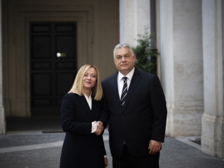 A Miniszterelnöki Kommunikációs Főosztály által közreadott képen Orbán Viktor miniszterelnök és Giorgia Meloni olasz kormányfő találkozója Rómában 2025. április 25-én. 