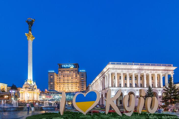 Letartóztatták egy toborzóközpont alkalmazottjait Kijevben, mert ezreket segítettek a bevonulás elkerülésében