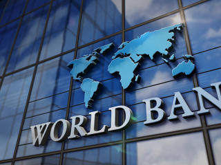 Lassulást vár a Világbank