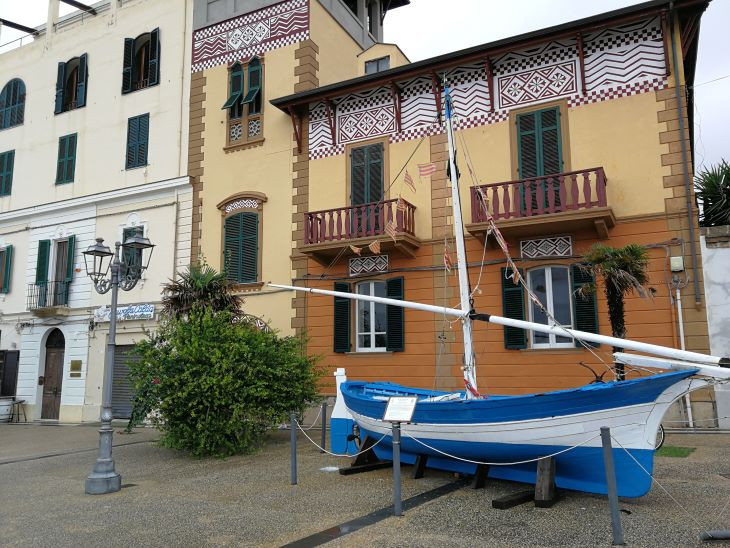 Alghero kikötői sétányának elején ez a kép fogadott minket