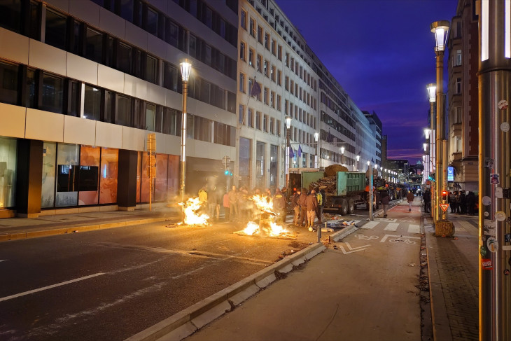 Gazdatüntetés Brüsszelben, 2025. december 18.