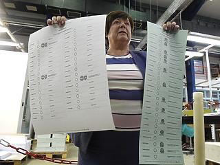 A nap képe: méretes szavazólapot kapnak az alsószentmártoniak 