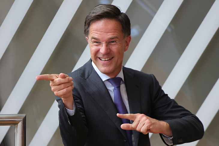 Vajon NATO-főtitkárként is őszinte lesz majd a mosolya? Mark Rutte ügyvezető holland miniszterelnökként az Európai Unió kétnapos brüsszeli csúcstalálkozójára érkezik az első napon, 2024. június 27-én
