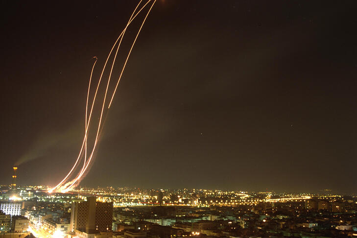 Patriot üteg tüzel Tel-Aviv felett