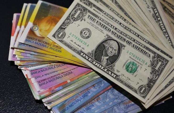 Negatív kamattal gátolják a frank további erősödését 