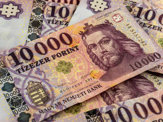 A forint felveszi a harcot a birodalom pénze ellen