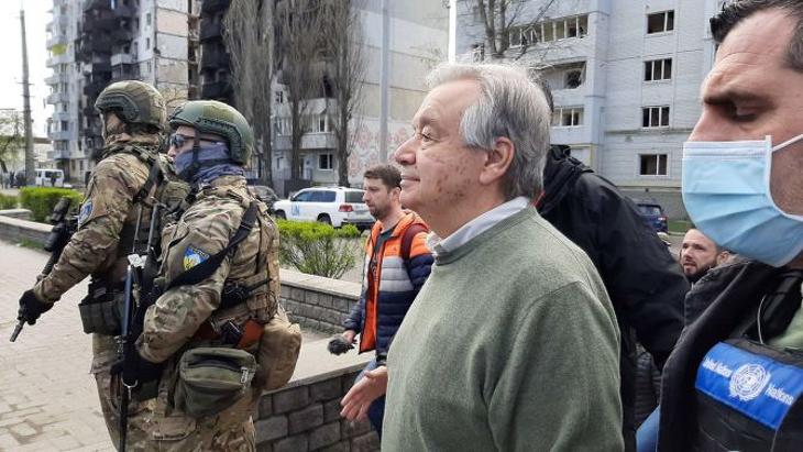 Antonió Guterres ENSZ-főtitkár látogatást tett a kijevi területen fekvő Borogyankában 2022. április 28-án. Fotó: MTI/EPA/ANSA