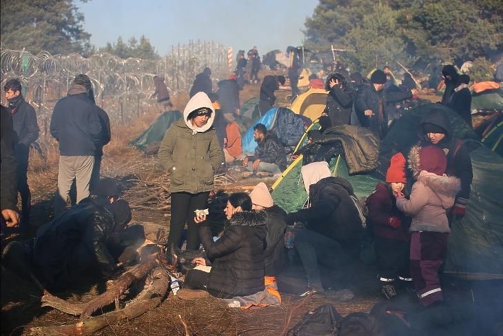 Ráengedték a migránsokat Lengyelországra - áttörtek a határon