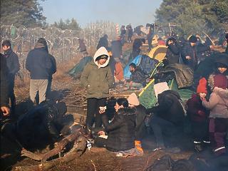 Ráengedték a migránsokat Lengyelországra - áttörtek a határon