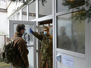 Mától katonák lepik el a kórházakat