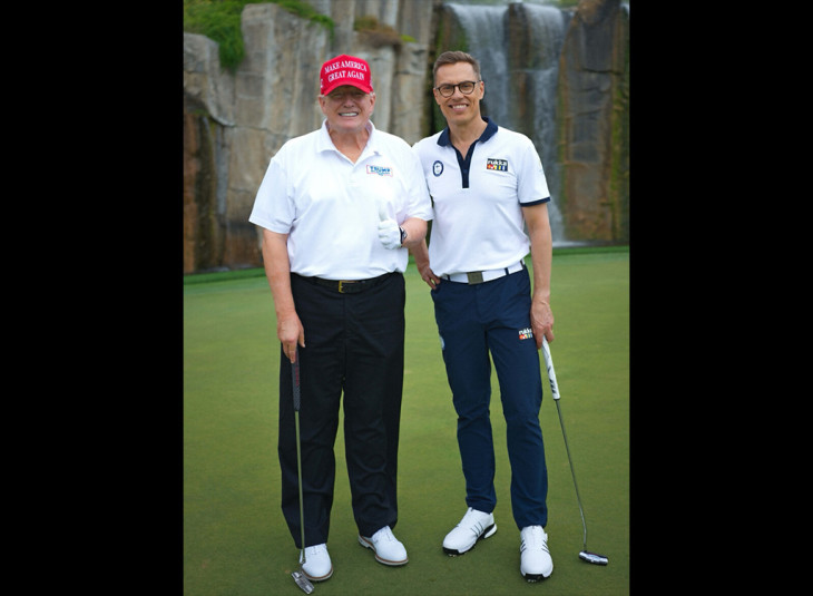Donald Trump és Alexander Stubb a golfpályán. Jól elbeszélgettek?