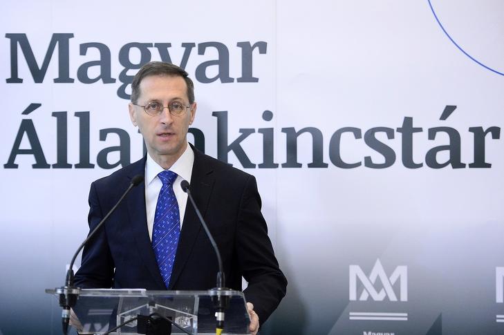 Kiszívja a pénzünket a kormány a bankokból