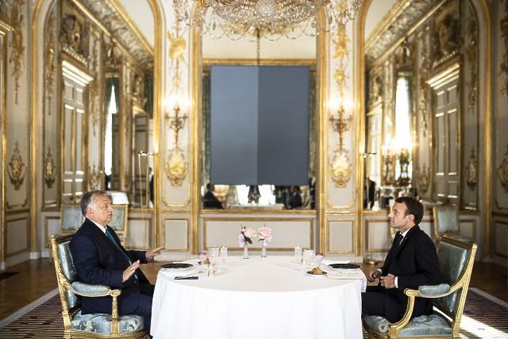 Orbán megpróbált megértetni valamit Macronnal 