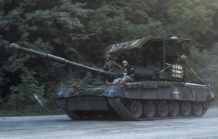 Ukrán harckocsi az orosz határ közelében