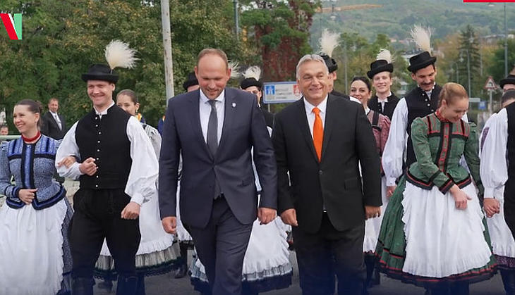 Orbán Viktor mulatós zenével búcsúzik az évtől