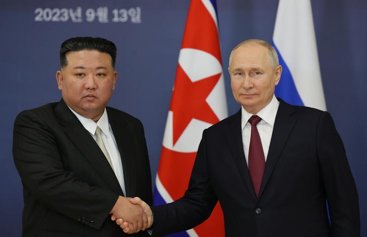 Kim Dzsong Un koreai és Vlagyimir Putyin orosz vezető titokban is üzletel