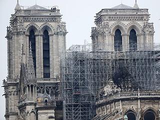 A nap képe: ennyi maradt reggelre a Notre-Dame-ból 