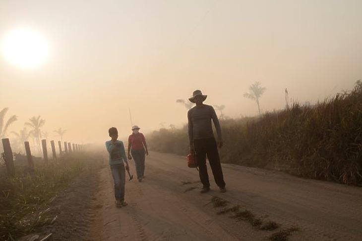 A nap képe: akkora a füst Amazóniában, hogy alig látni a napot