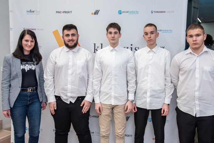  A harmadik helyezett Trónfosztók Remastered csapata (Berettyóújfalui SZC Arany János Gimnázium és Technikum)