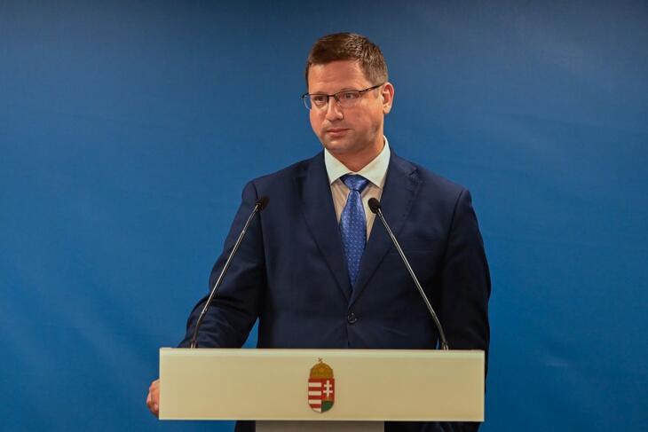 600 forint egy liter dízel, de a kormány a szomszédos országokra hárít – ez volt a Kormányinfón