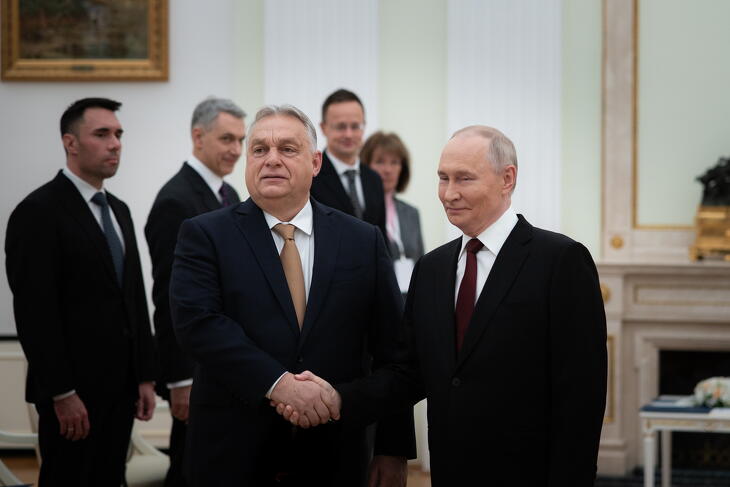 Orbán Viktor és Vladimir Putyin a Kremlben, november 28-án – egyikőjük sem akarja Ukrajnának adni az orosz vagyont