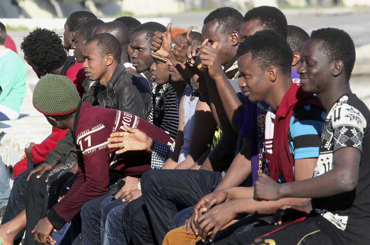 Önként fogadnak be még több menekültet a németek