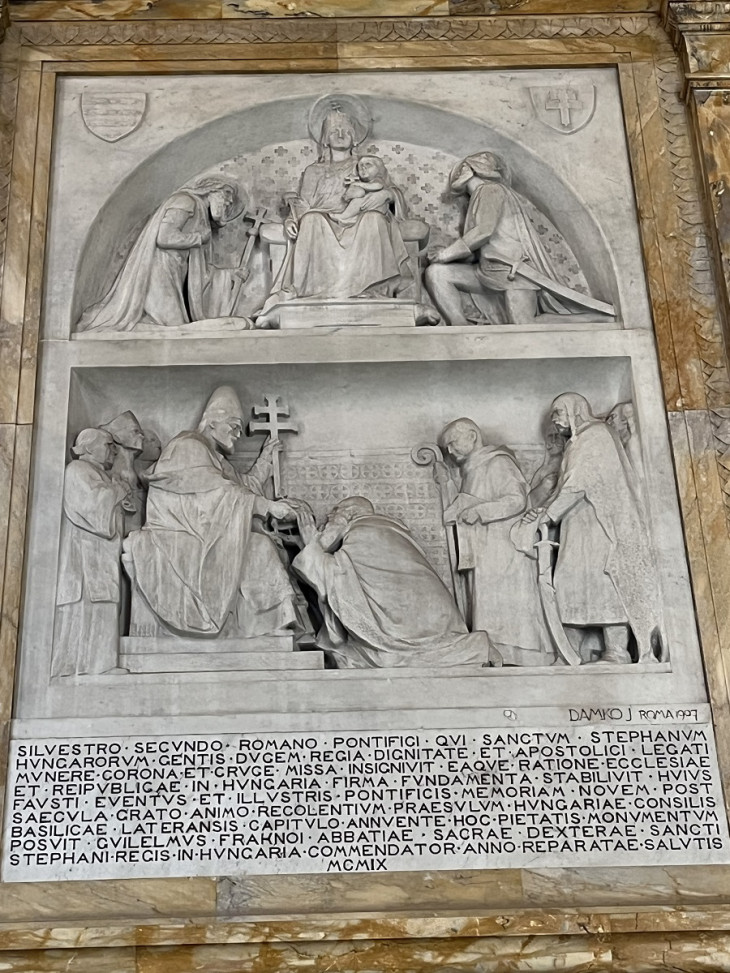 Magyar emlék a lateráni bazilikában: II. Szilveszter koronát és apostoli keresztet küld Szent Istvánnak