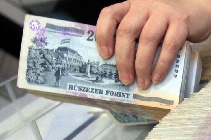 A forint még mindig az uniós csapást szenvedi