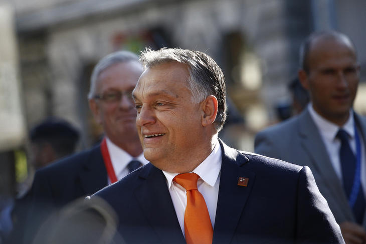 Orbán: adjanak a hazai cégek munkát, különben elnyelik a placcot a külföldied