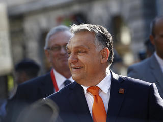 Orbán: adjanak a hazai cégek munkát, különben elnyelik a placcot a külföldied