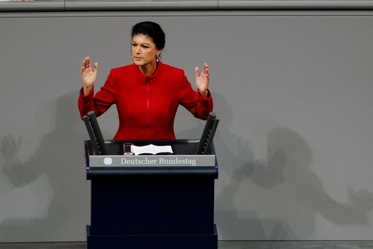 Sahra Wagenknecht a Bundestagban: abszurd, ami történik