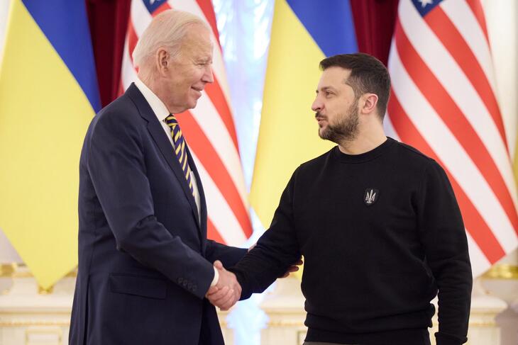 Joe Biden nem akármilyen hírt közölt Zelenszkijjel
