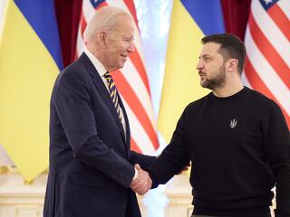 Joe Biden nem akármilyen hírt közölt Zelenszkijjel