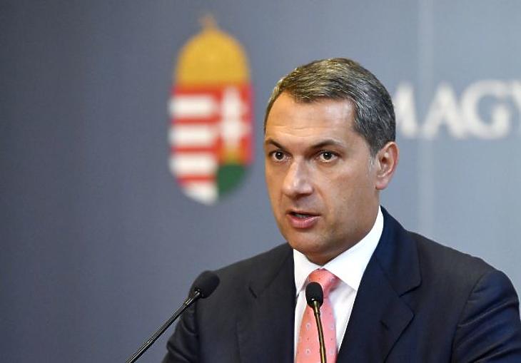 Lazar Janos Csak Az Egyik Szemunk Nevethet Privatbankar Hu